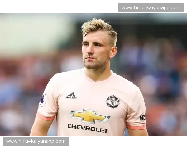 老特拉福德的绿茵诗篇:红魔与狐狸的宿命对决 老特拉福德的绿茵诗篇:红魔与狐狸的宿命对决